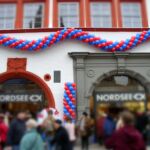 Ballongirlande blau rot Eröffnungsdekoration