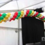 Ballongirlande im Zelt vierfarbige Girlande